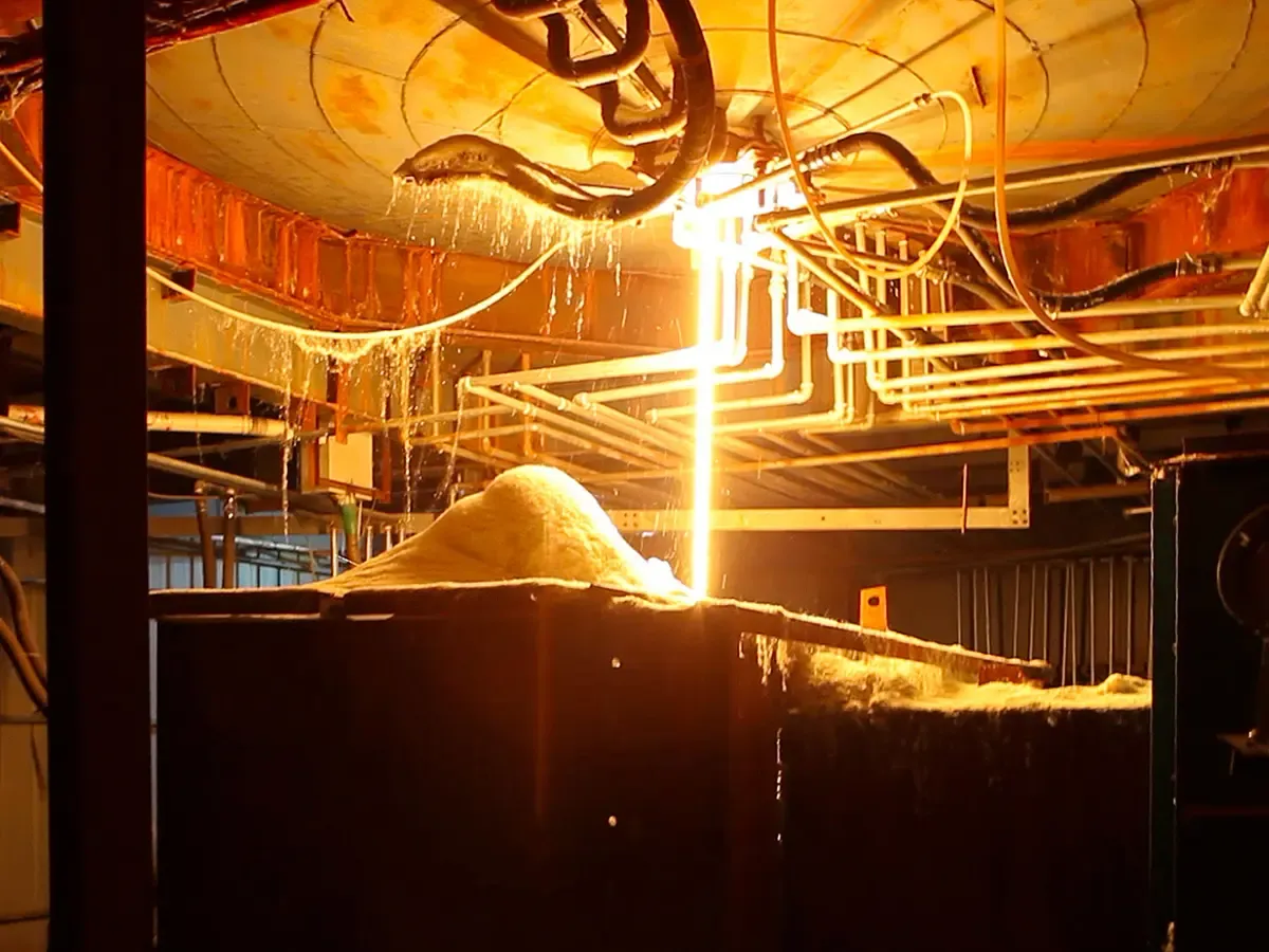 High temperature melting and fiberizing spinning process for ceramic fiber raw material production