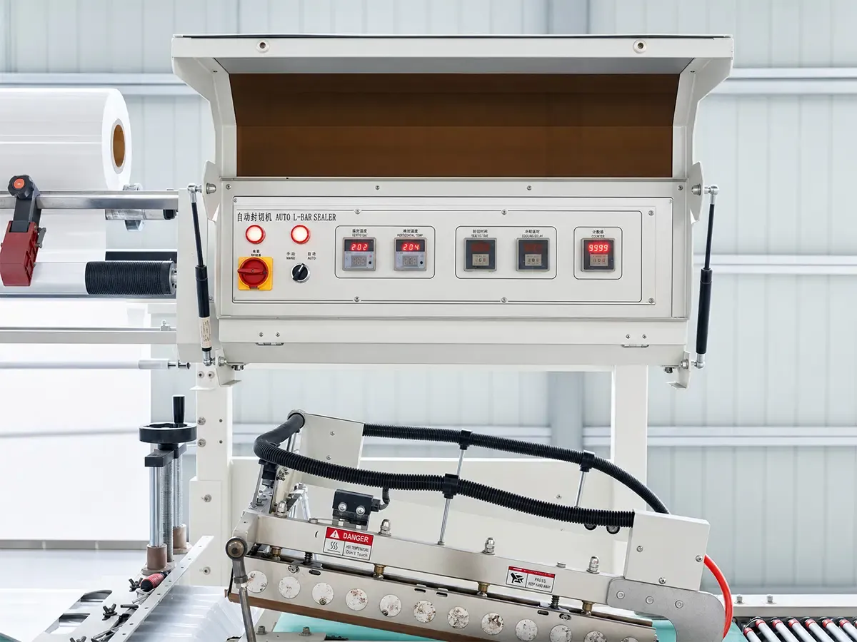 Automatic L‑bar sealer heat sealing cutting machine for nano calcium silicate board packaging on production line